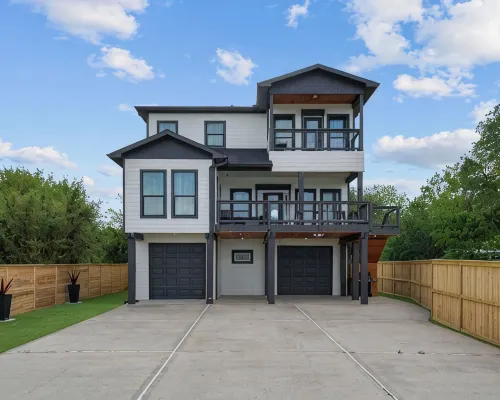 Waterfront Home w/ Views - Hot Tub + Movie Theatre バクリフのホテル