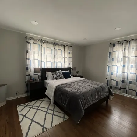 Aurora Apartment with fast Wi-Fi, in the unit laundry and garage.