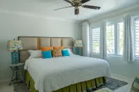 "Idle Time on the Bay Visually Charming and newly refurbished apartment - 2-Star