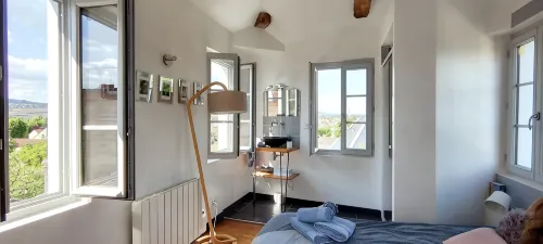 Tour Saint Nicolas, in downtown Beaune - Homestays
