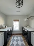 Cozy and accomodating designer home near downtown and McKennan Park - sleeps 10+ - 4성급