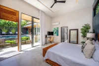 Estrella del Mar – Stylish Modern Villa, Walking Distance to the Beach. - Private Pools