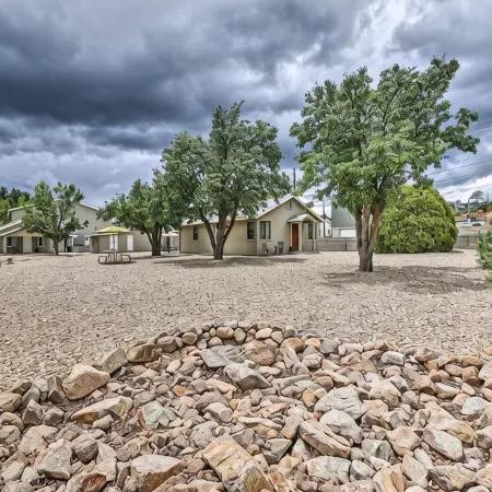 White Spar Cottages Near Whiskey Row, Prescott Courthouse. Large Parking Area.