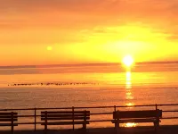 Spacious Waterview Condo - Steps To The Beach, Right Across The Street! - 4 tähden