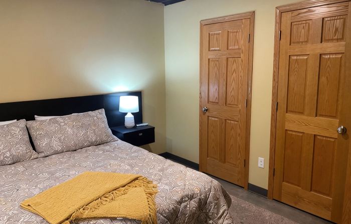 Lakeside Lodging @ The PlazaCozy 2 Bed- 2 Bath Nestled near the Lake Region