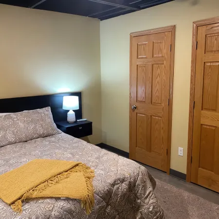 Lakeside Lodging @ The PlazaCozy 2 Bed- 2 Bath Nestled near the Lake Region