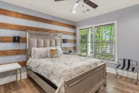 LAKEFRONT HOME DIRECTLY ON LAKE OCONEE WITH BOAT RENTAL - 4성급