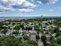Milwaukee Bayview Getaway with Private Hot Tub - บังกะโล