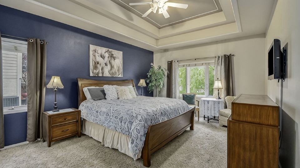 Large Cozy Retreat in West Omaha, Family Friendly with Game Rec Room!
