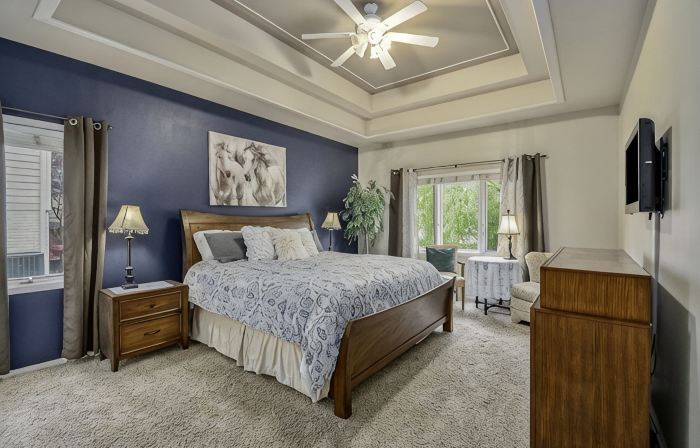 Large Cozy Retreat in West Omaha, Family Friendly with Game Rec Room!