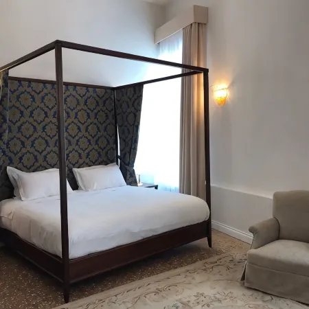 Suites Alla Maddalena Отели рядом с достопримечательностью «Анфора»