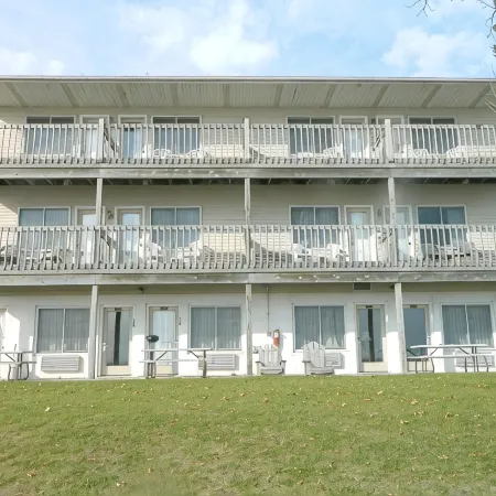 Algoma Beach Motel