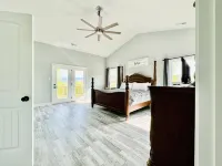 New! Private 5BR 5,000 SqFt Lake House on 7 Acres