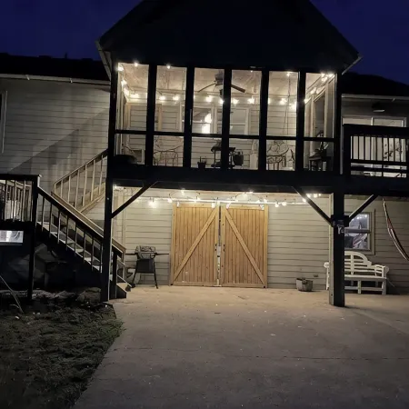 Pet Friendly 5-bedroom cottage just a 16-minute walk to Outer Banks Beaches