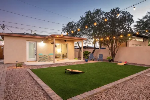 Sam Hughes Bungalows - B - Walkable to the University of Arizona, Large Backyard - Apartments