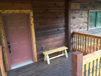 Northern Comfort Overlooking Caribou Lake- Spacious and Secluded - ブティック
