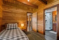 Luxury Waterfront Cabin on Lake Pend Oreille with Game Room - Fully Remodeled! - Hytter
