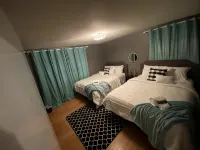 Executive Brown Deer Home with 4 Bedrooms 6 Beds 2.5 Baths Big Screen Media Room - Træningscentre