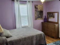 Park Place-Quaint home nestled between parks and lakes - Wi-Fi