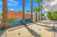 Luxurious 5BR Vacation Rental Indio, Pool Spa 1+ Acre Oasis, Walk to Festivals - نادي رياضي