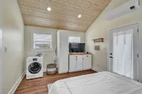 Tiny Home w/ RV Hookups - Wifi
