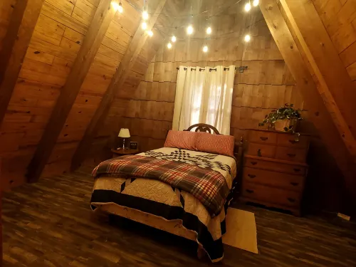 2 Wooded Acres, 2 King Beds & 1 Full Bed, Fire Pit & Plenty of Parking! - 3-Star