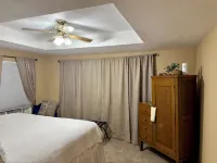Lottie Mae’s Place has a warm cozy homely vibe. 2 minutes from town - 2-نجوم