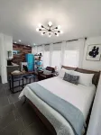 Azul Relaxing Studio In Mineral Well Texas - Boutique