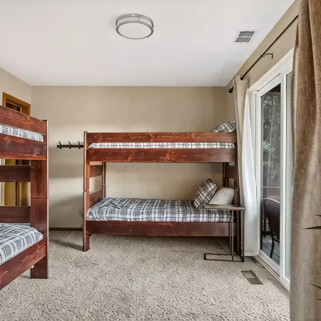WOW! 4BR Cabin w/ EPIC Lake Views, Hot Tub, Lake Access. Arcade Games. Pets OK