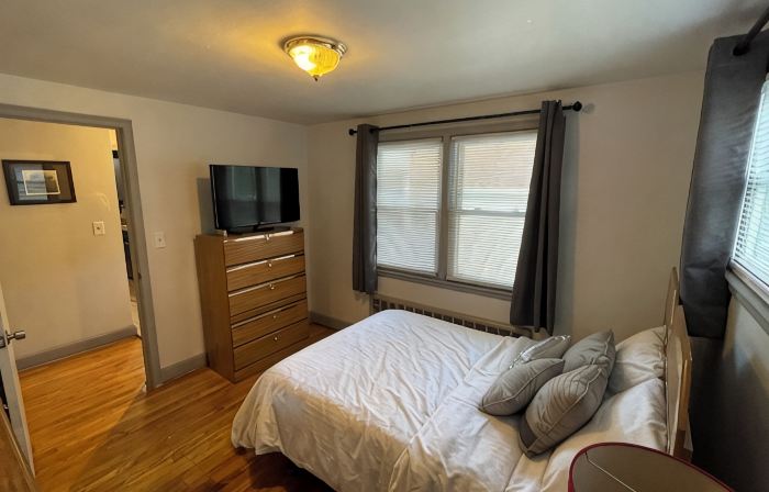 NEW: Spacious & Convenient Hideaway!Centrally located & 10 min from airport!
