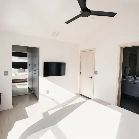 NEW- Modern Home Close to Downtown - Hot Tub!