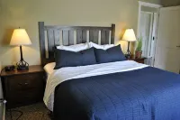 Entire home steps from the Missouri River! - WiFi