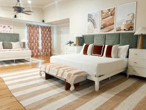 Coastal Treehouse, Heart of Destin! Walk to beach! Massive Balcony w/ Lake Views - خلابة