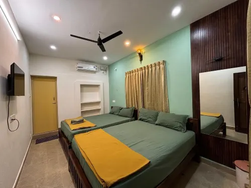 Omkara - the Fives Guest House - parking