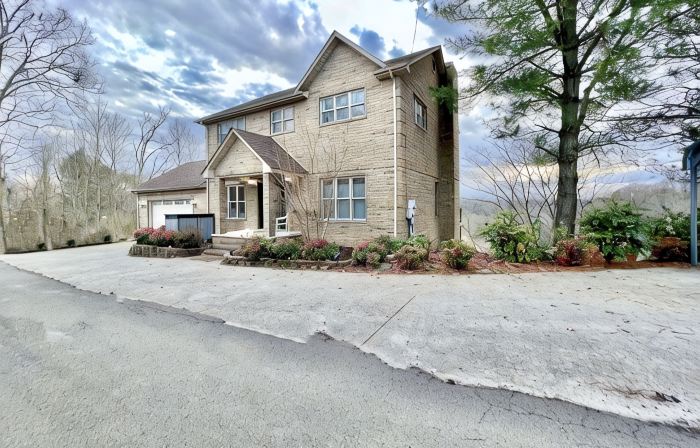 Sunset Ridge-Sleeps 16-Panoramic Lake Cumberland Views-3 Decks-Jamestown Marina