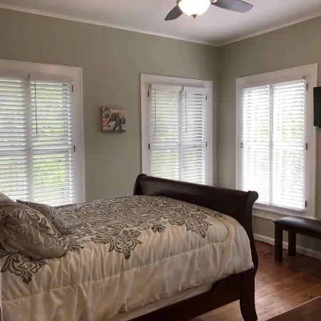 1st Class Rentals Munson Manor VI at Chestnut 2nd Floor