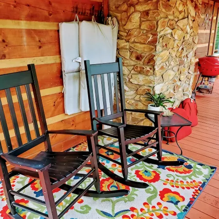 Near West Jefferson, Boone + Blue Ridge Parkway! Mountain get away w/ fireplace.