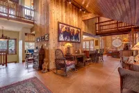 Steps from Four O Clock Run, Spacious and Charming  Ski-In/Ski-Out Retreat - Jacuzzi