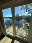 Brand new riverfront luxurious townhome with Interior designer finishes. - Butik