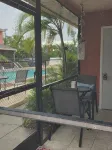 A Tropical Paradise, 2-bedroom townhouse with AC, WiFi, & pool in Ft. Myers - Uima-altaat