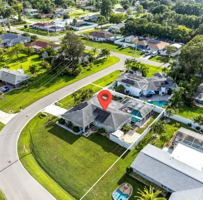 Sleeps 7-Heated Saltwater Pool-Near Beach, Airport - Private Pool