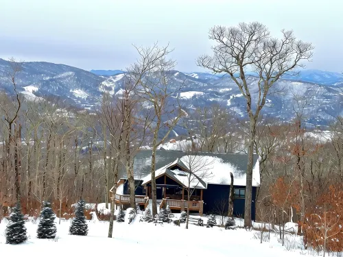Mountain View’s with Hot Tub & Pool Table on Beech Mountain. Sleeps 10. - 4-Star