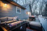 Luxe Design, Hot Tub, Sauna, Sleeps 14, Pets OK - WiFi