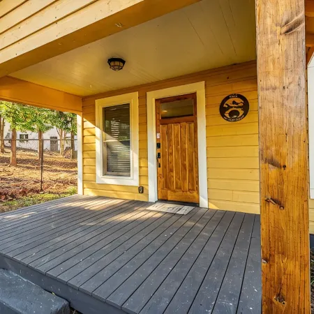 Cozy 2 Br, 2 BA Cottage in Downtown Dahlonega!
