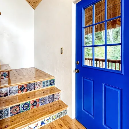 Mountainside Chalet with Views! Private 2 Acres. 4Beds, 3 Baths 2 Master Suites.