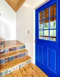 Mountainside Chalet with Views! Private 2 Acres. 4Beds, 3 Baths 2 Master Suites. - Feriehus