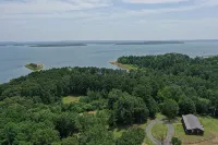Large house on the lake sleeps 16! - Badekar