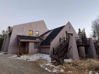 Spacious Mountain Home with Hot Tub on 10 Acres, Nearby Skiing - Hytter