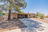 Charming 4-bedroom house, family and pet friendly, in desirable east Tucson! - 방갈로