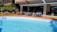 Newtown Plaza Hotel - piscine